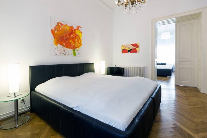 Elegant living 2+2+2, historic building, renovated gallery image 3