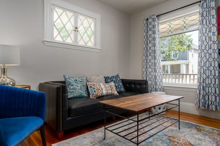 The  Seagull Suite - entire one bedroom apartment