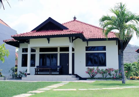 Aman Gati Lakey Beach House Room