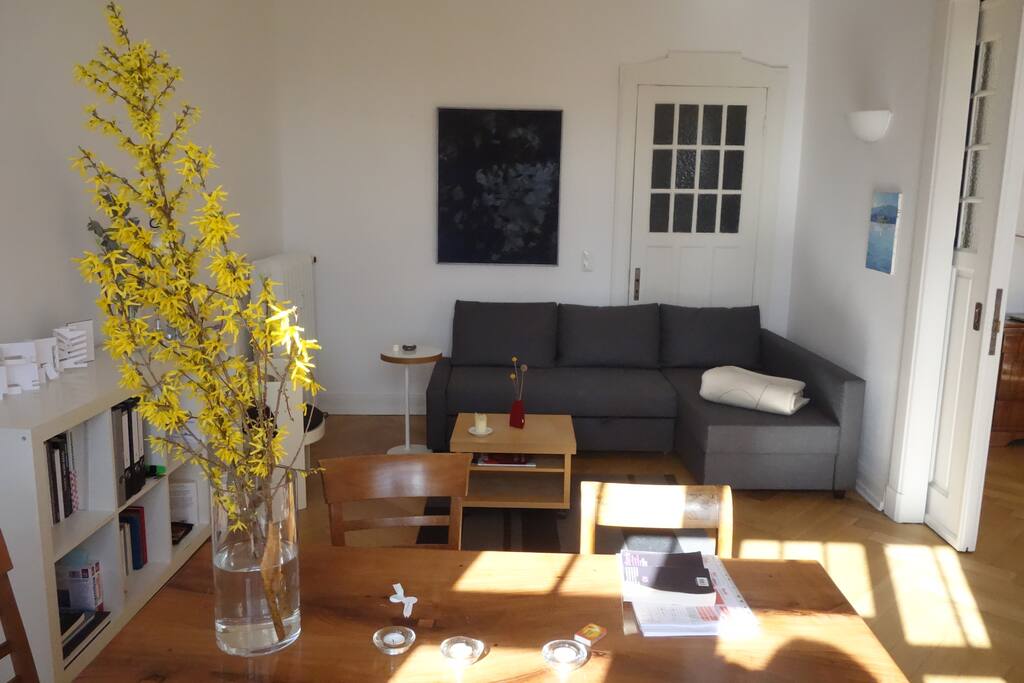 Schlafchouch im Wohnzimmer 2 mit Schiebetür abtrennbar