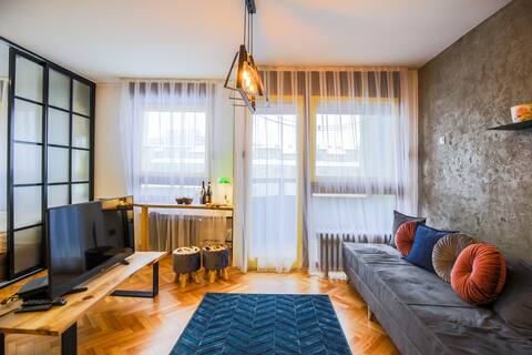Yellow Studio Apartment in City Center
