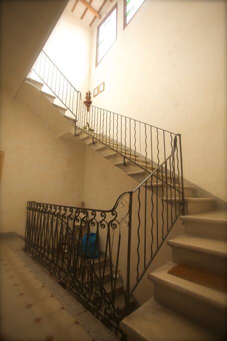 Escaleras.