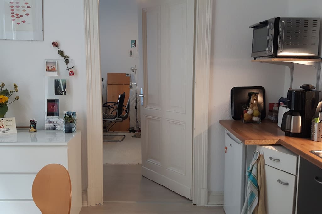 Hier sieht man den Durchgang zum Schlaf/ Arbeitszimmer.