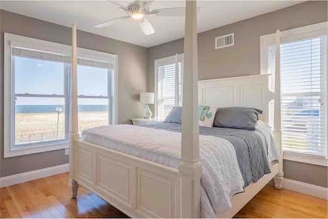 Oceanview Beachfront Sleeps 12 w/ Hot Tub