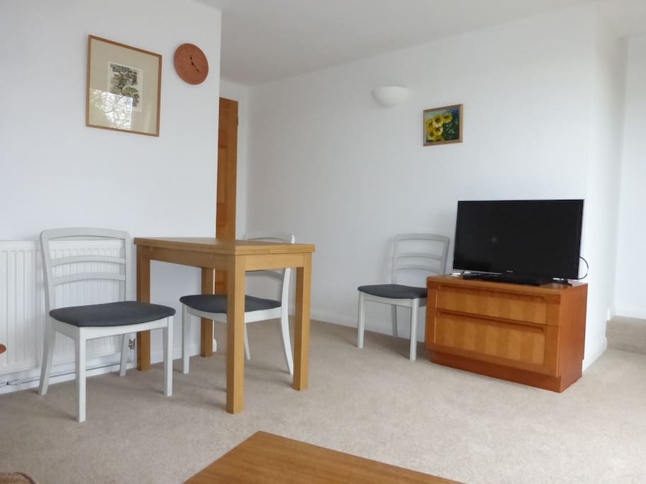 Sitting room with smart TV, DVD, wifi, small table