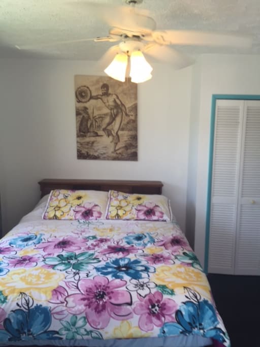 Queen size bed.
