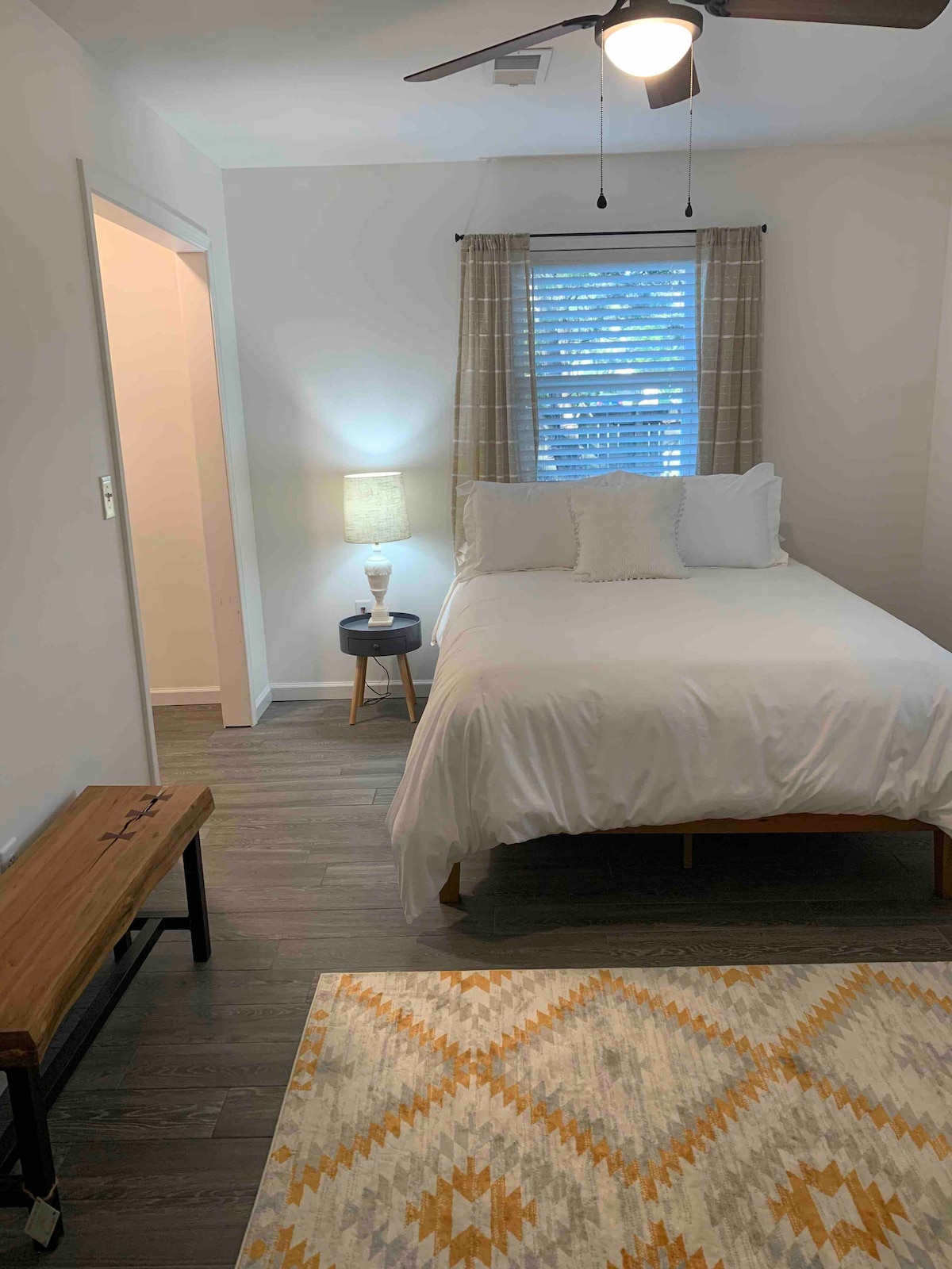 Primary bedroom, queen bed