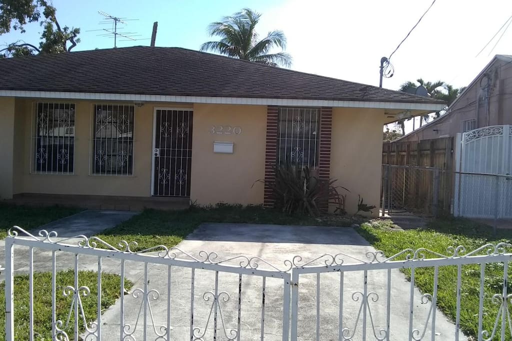 FRONT HOUSE