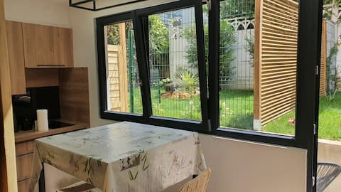 Garden studio very close to Paris