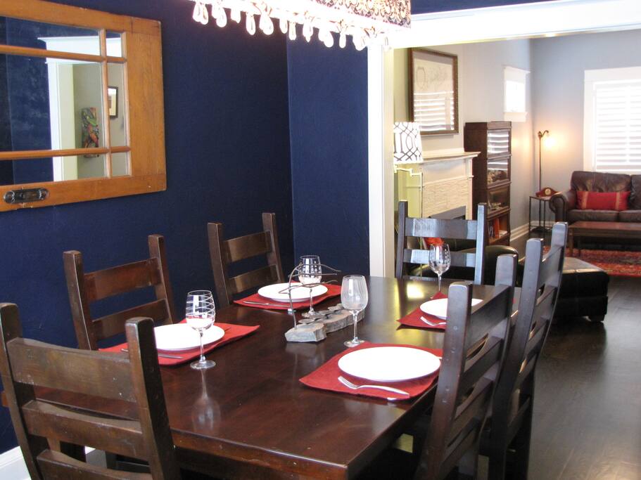 Dining room (seats 8)