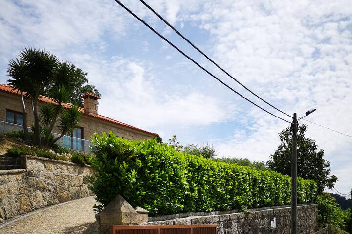 Douro Pedrosa Hillside 1 to 8 hp.