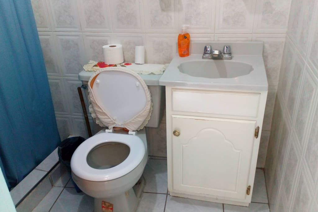 Baño completo con todos los servicios