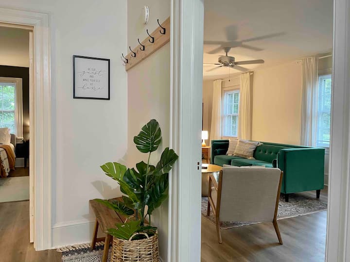 Beautiful Second Floor Apartment Near I-40 & I-77 - 斯泰茨維爾