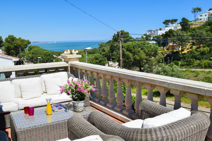 Villa 700 mts to the beach with sea views. gallery image 4
