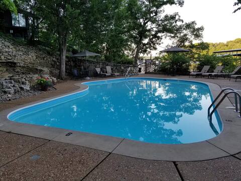On the water in Four Seasons w/ Indoor Pool