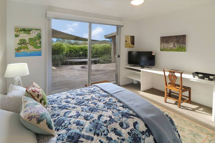 Warreen 3bdr Luxe Family Wing Killarney Port Fairy gallery image 3