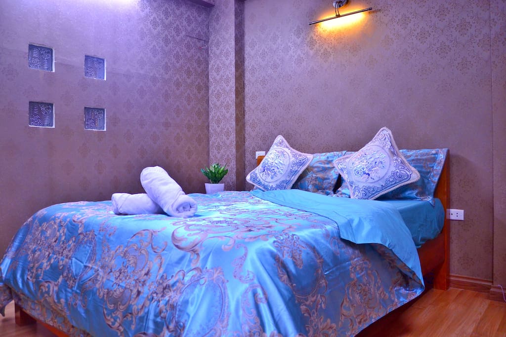 Comfy bed and linen