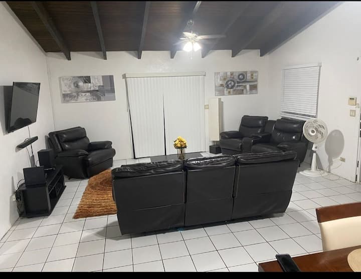 Amazing 3 Bedroom With All The Bells And Whistles - Saint Thomas