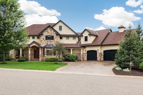 Luxury 7400 sq.ft Stunning Home Theater/Sleeps 18+