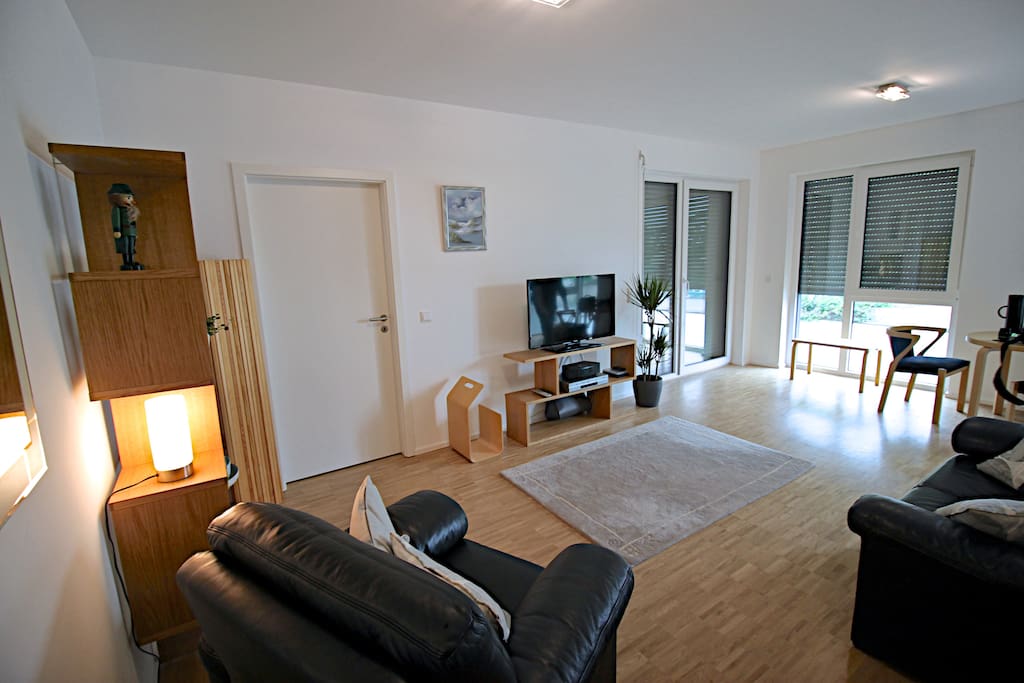 Unterboden heizung, Kabel Flat screen TV, Wifi, DVD & CD spieler.
Underfloor heating, Cable Flatscreen TV, Wifi, DVD & CD Player