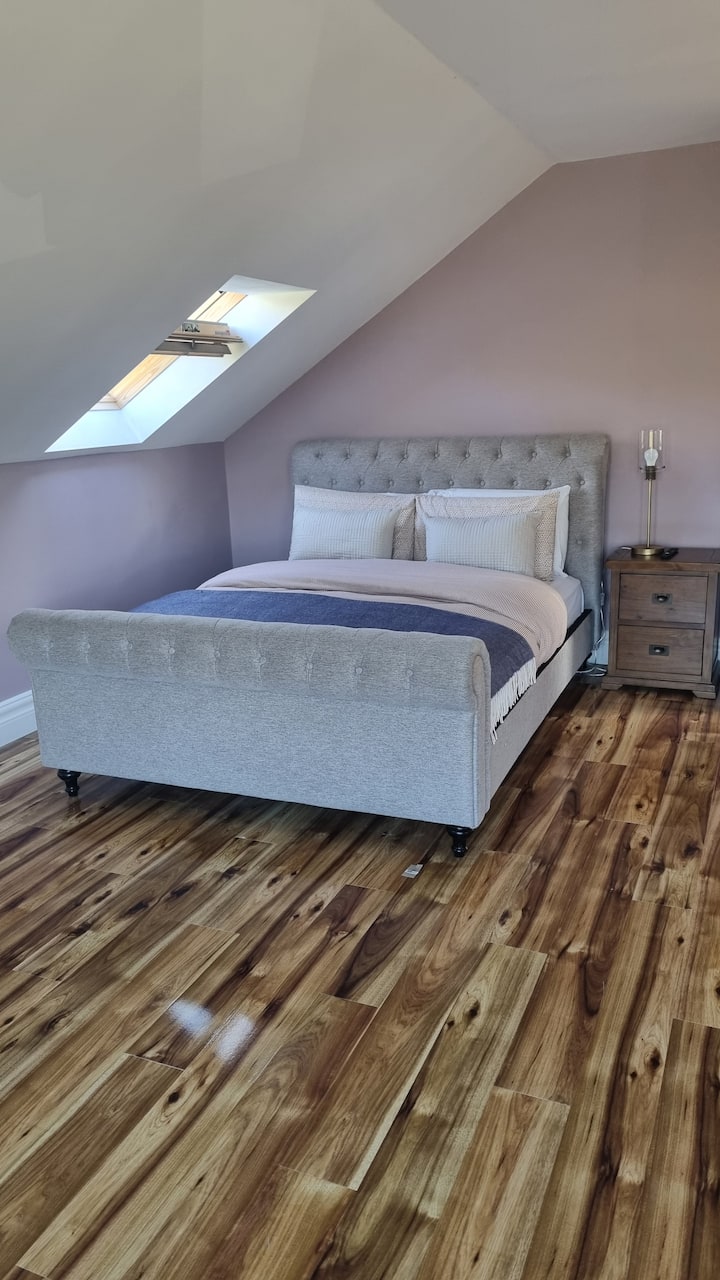 Spálňa s manželskou posteľou 