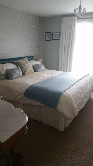 Six foot bed