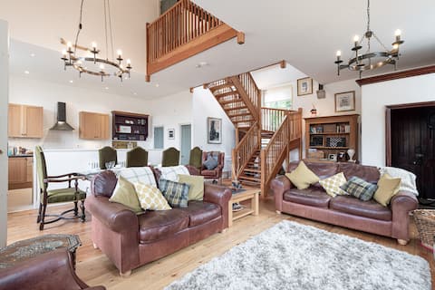 Converted Chapel, stunning sea & mountain views!