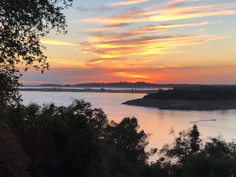 Gorgeous Lake View. Private Space. Nature.