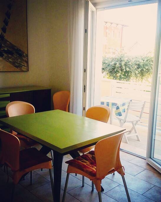 la sala da pranzo e il terrazzino