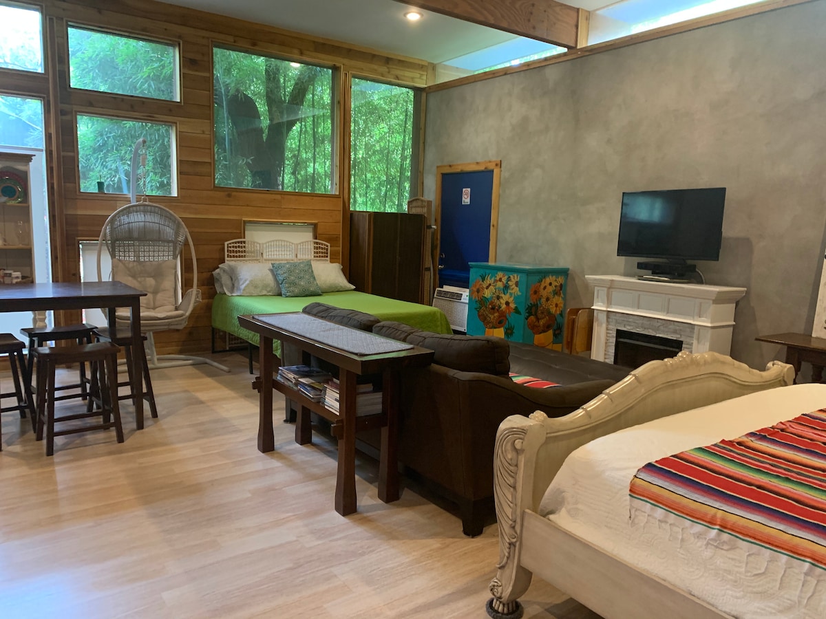 Large High Ceiling Creative LiveSpace