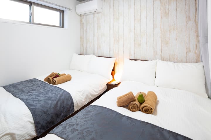 يوجد أيضًا مكيف هواء في الطابق الثاني، حتى تتمكن من الإقامة بشكل مريح في الصيف الحار أو في الشتاء البارد.