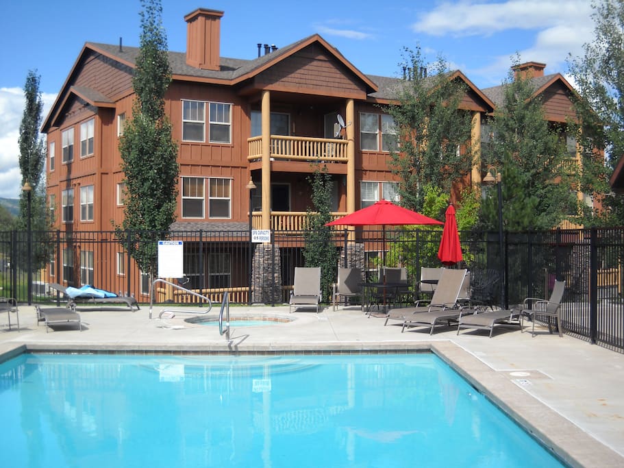 Pool/Hot Tub just steps away