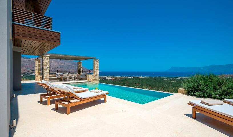 Luxury 2 bedr villa in western Crete gallery image 3