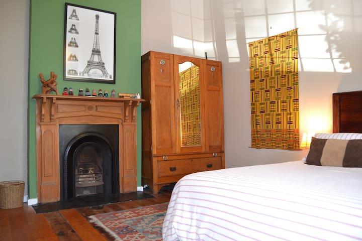 Sunny & spacious home in hip neighborhood