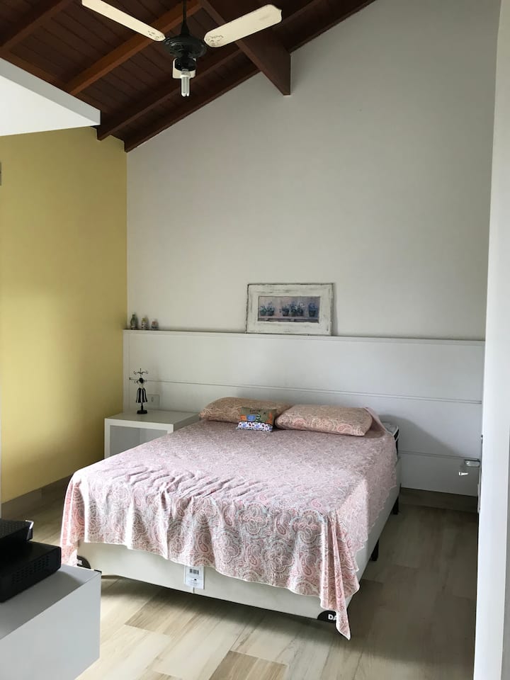 חדר עם תצוגה צדדית 