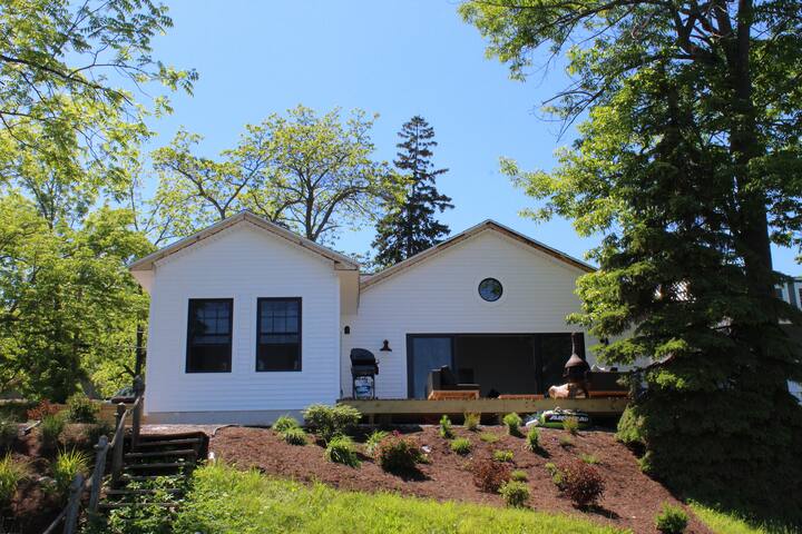 The Cayuga Lakehouse Sleeps 8 Cottages For Rent In Seneca