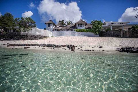Peace Haven - Beach front Villa Pointe D’esny