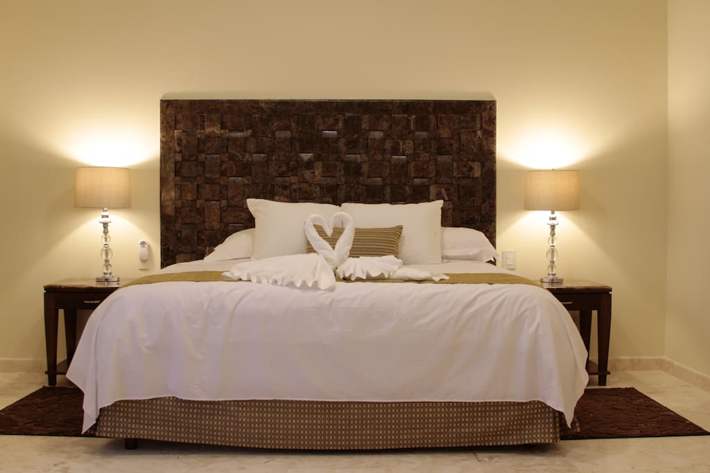 18 Bedrooms with King size bed.