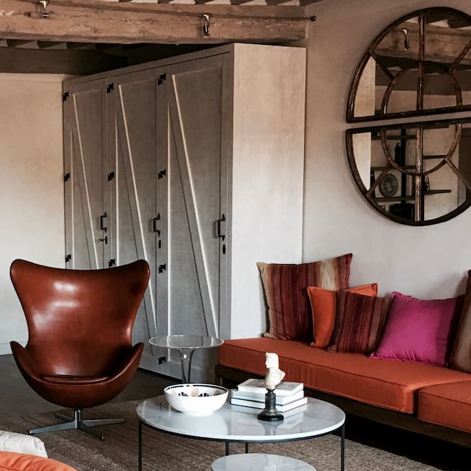 Iconic interior design throughout the apartment