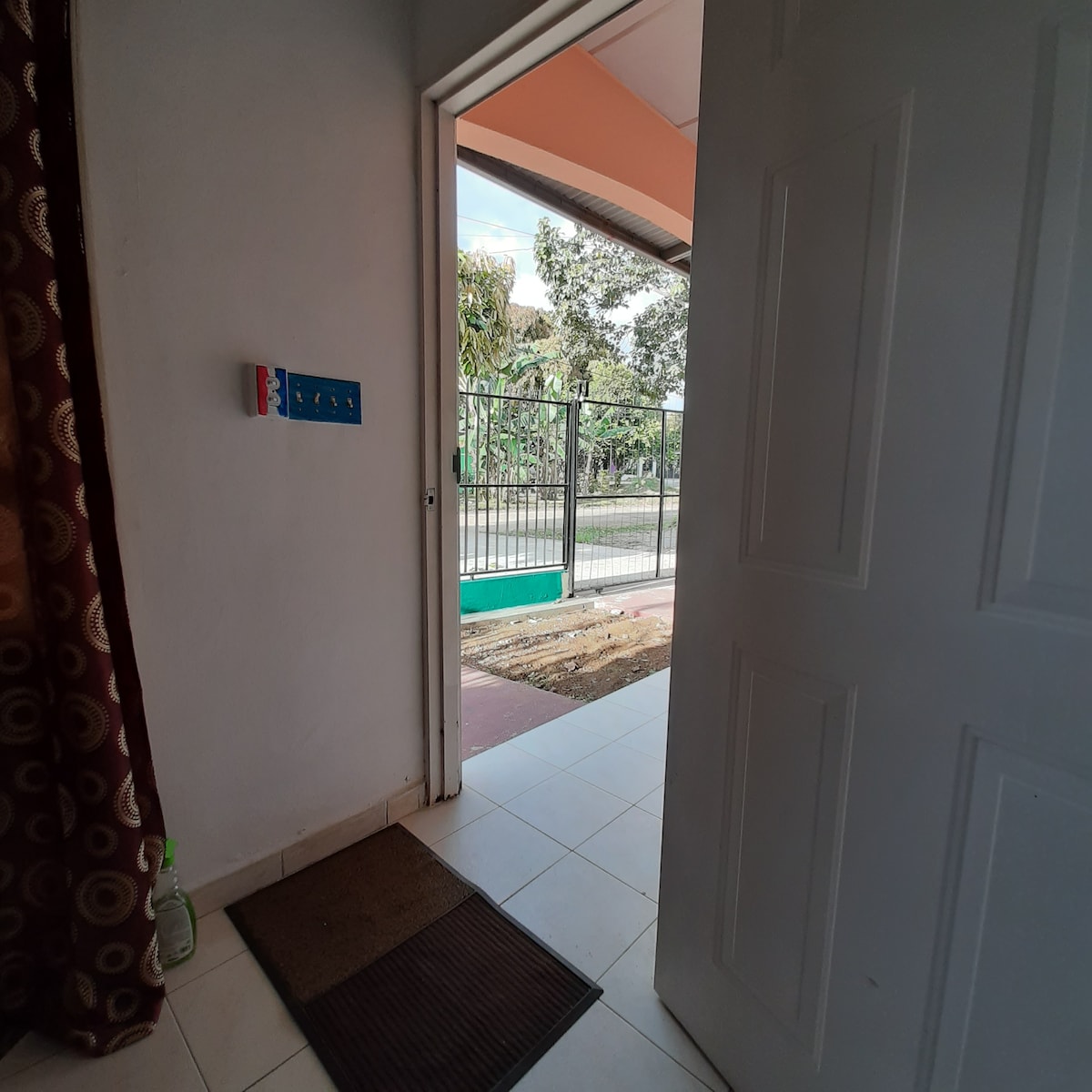 Front door to the house at Habitación #3 Limón in David