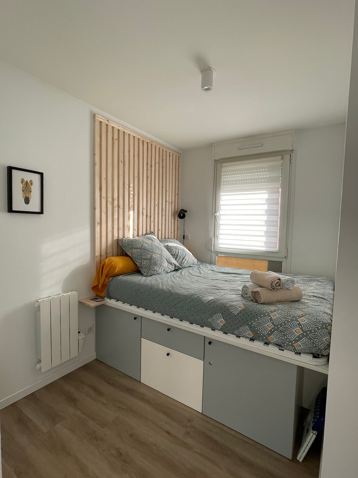 Slaapkamer met bed 140 x 190 cm