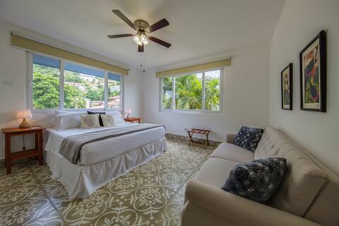 Elementos del Sur - 2nd Floor Guest Suite