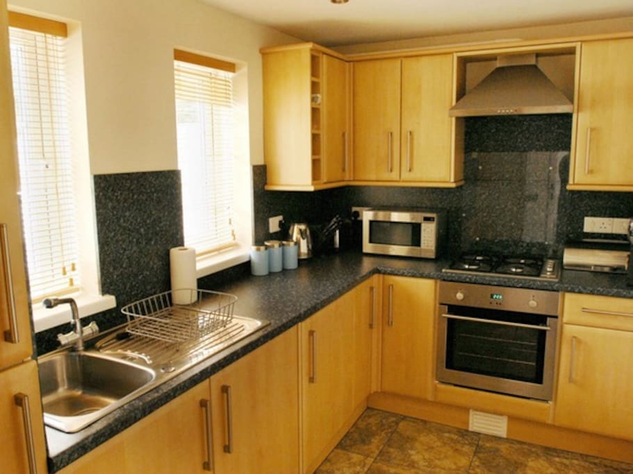 Fully Fitted Kitchen
