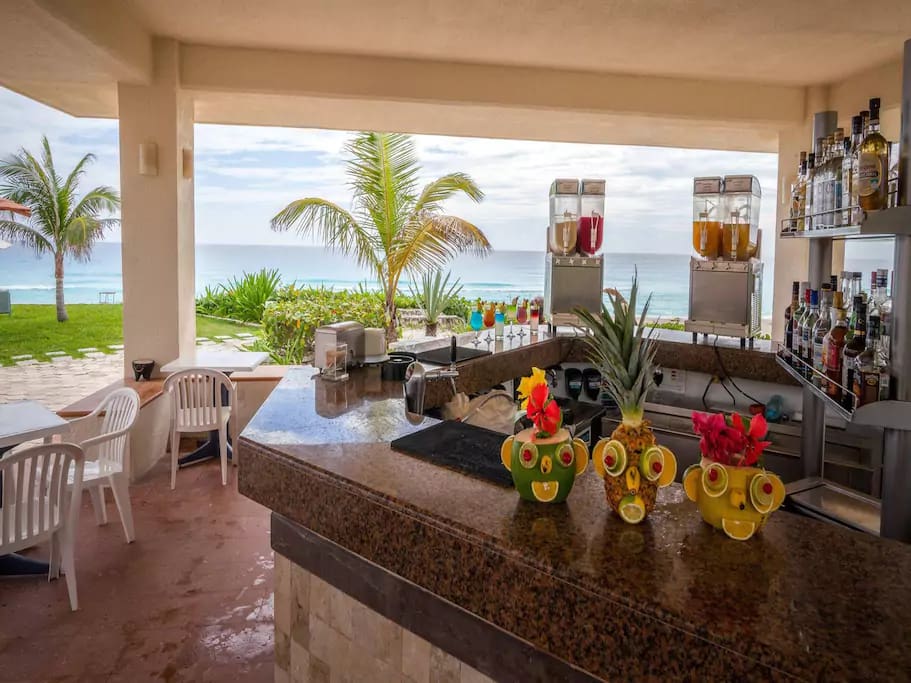 Bar at the pool for refreshments and snacks