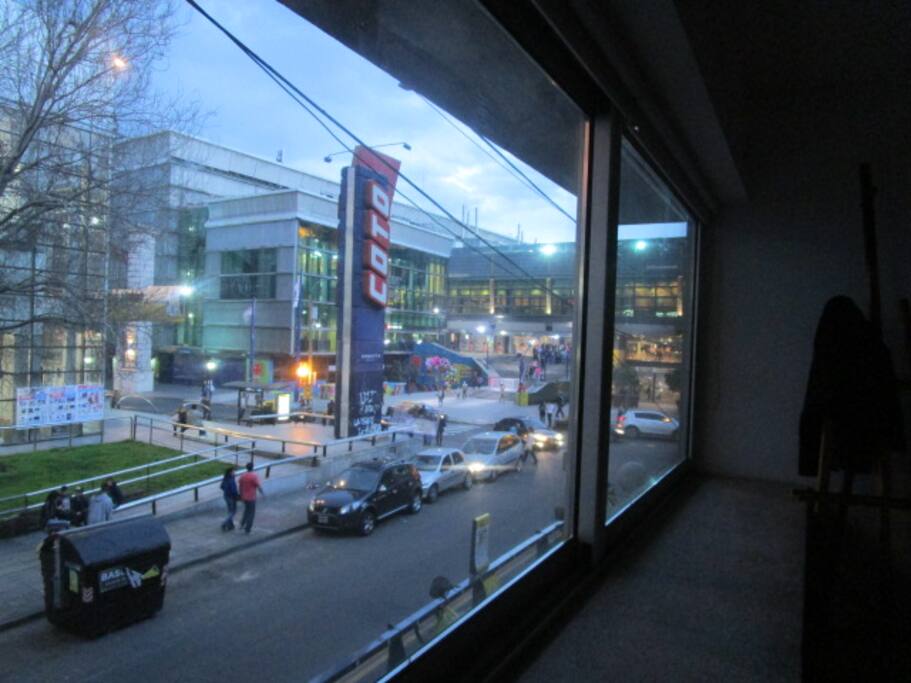 Vista shopping abasto, zona de bares, cine y mucho tango.