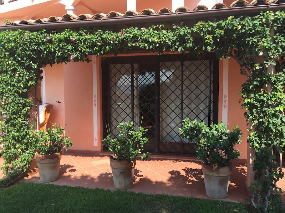 Entrata salotto/cucina dal lato giardino