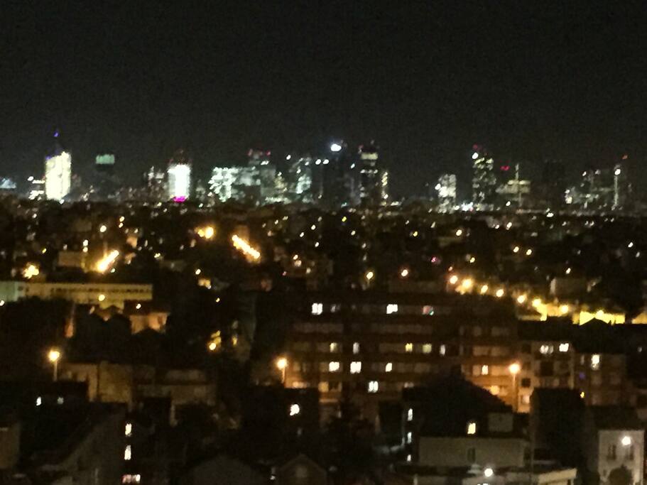 la defense by night
