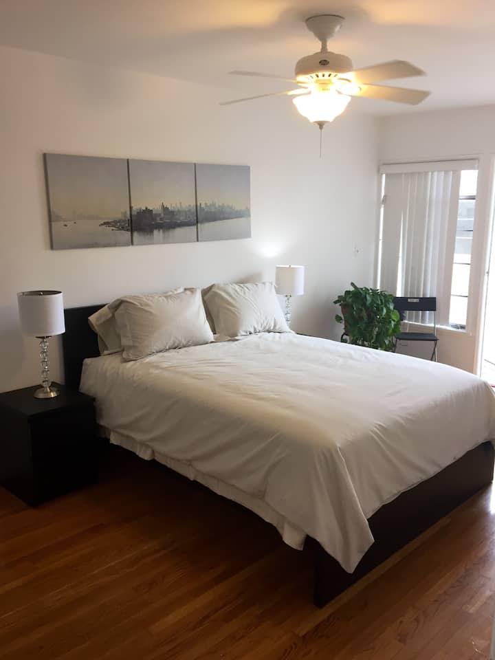 Master Bedroom, Queen Size Bed, very spacious room.