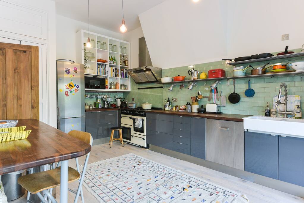 Kitchen utilities, dish washer, range cooker and microwave