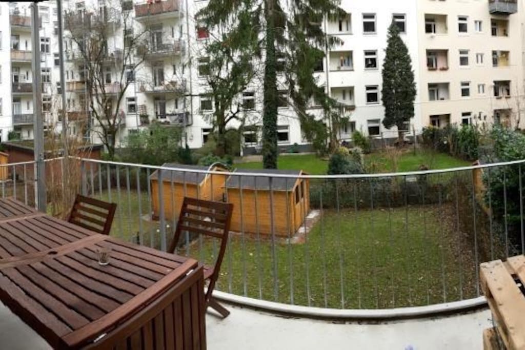 The large (11qm) balcony.